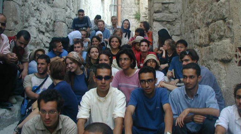 انطباعات المتطوعين المحليين المشاركين في فعاليات المخيم الدولي لعام 2003