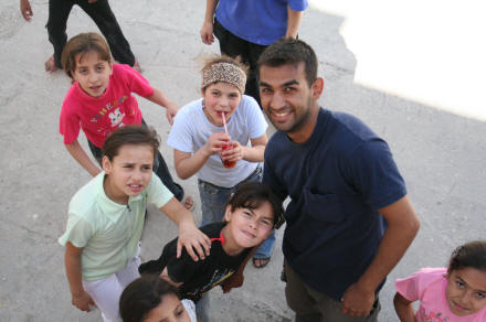 انطباعات أطفال مخيم عسكر الجديد حول مشاركتهم في المخيم الدولي لعام 2007
